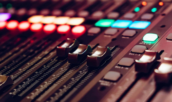 Silent Storytelling: Designing for Sound-Off Experiences Silent Storytelling: Designing for Sound-Off Experiences